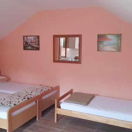 Apartment Red 4 *