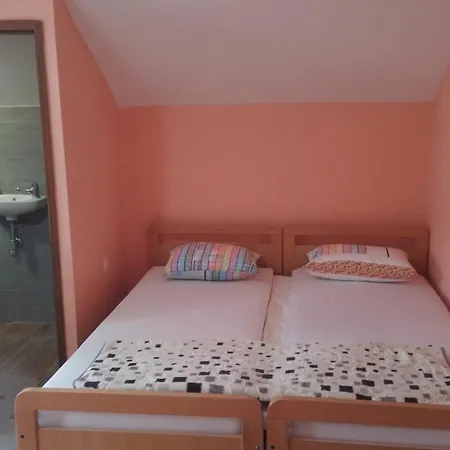 Apartment Red 4
