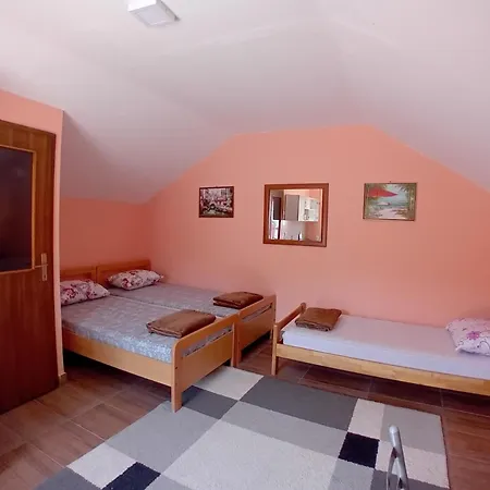 Red 4 Apartment