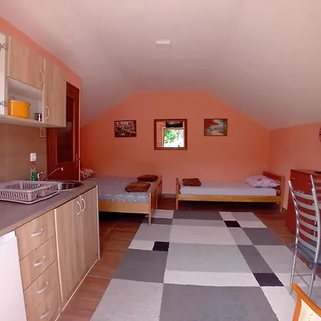Red 4 Apartment