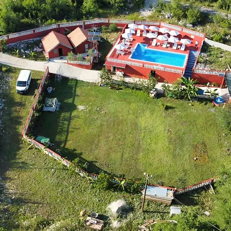 Apartment Red 4 *